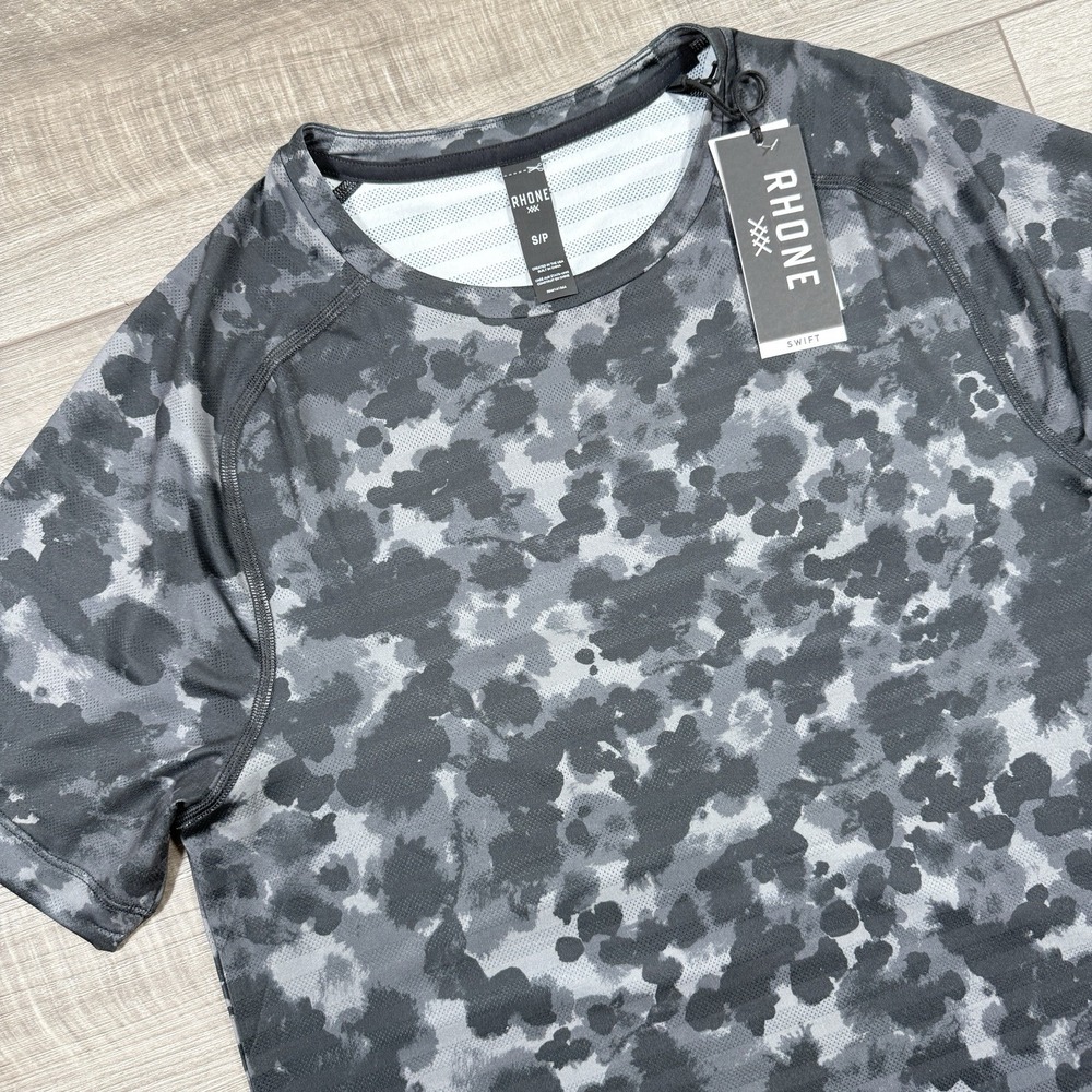 RHONE Swift Performance Short Sleeve T-Shirt Men's  Small‎ Black Cloud Camo  NWT